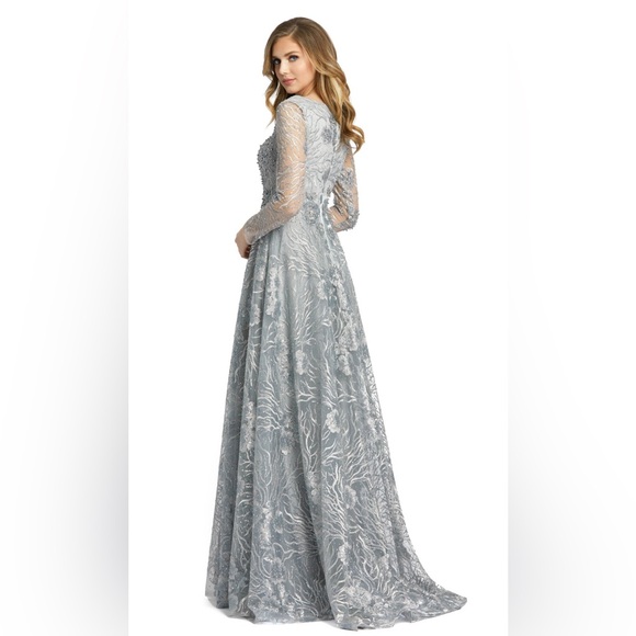 Scoop neck beaded lace gown - Picture 2 of 3